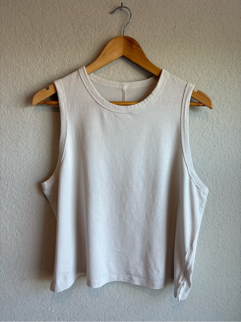 Lululemon White Sleeveless Tank Top Women’s Relaxed Athletic Basic Top 6